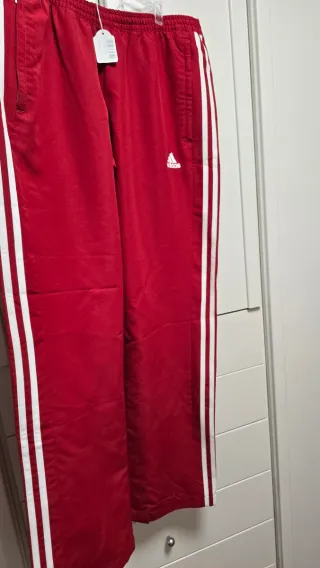 Pantalón chándal Adidas rojo