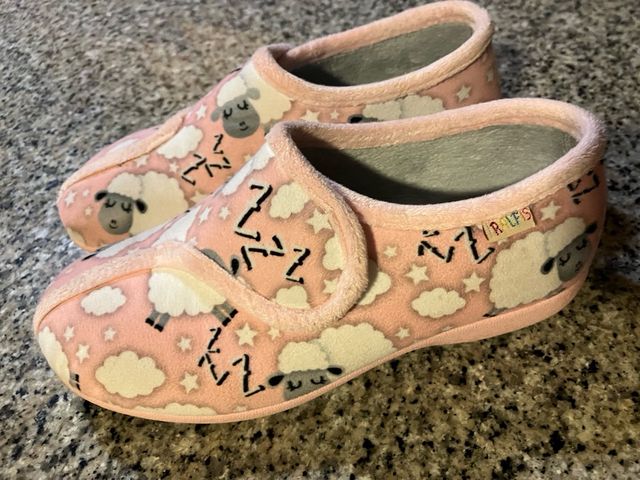 Zapatillas niña ovejas rosa