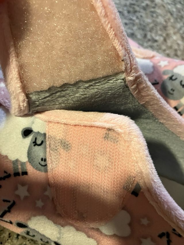 Zapatillas niña ovejas rosa