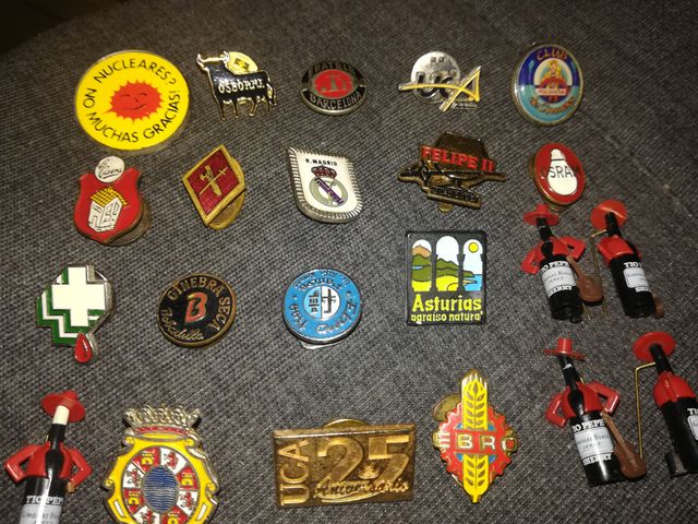 Lote di Pin, Insegne, Emblemi