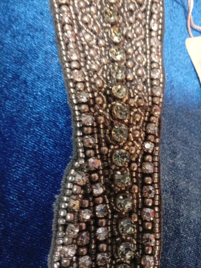 Cinturones pedrería biselada oro y plata