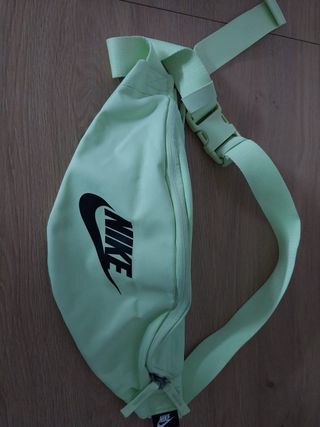 Riñonera Nike verde manzana