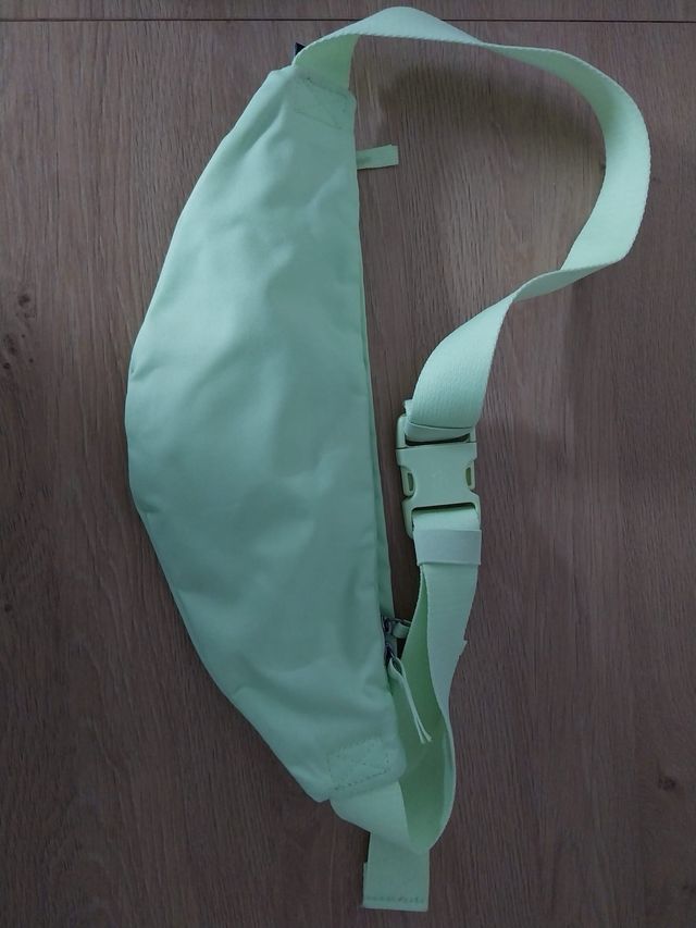 Riñonera Nike verde manzana
