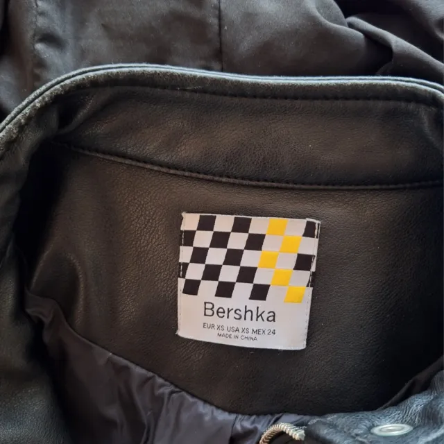 Cazadora corta talla xs de Bershka