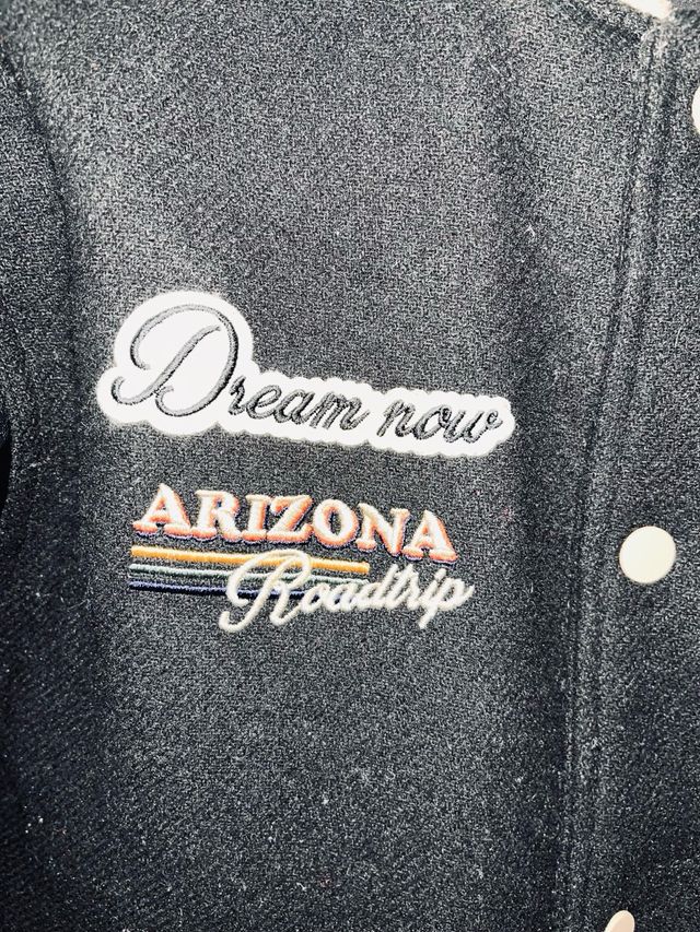 Chaqueta estilo universitario para niño