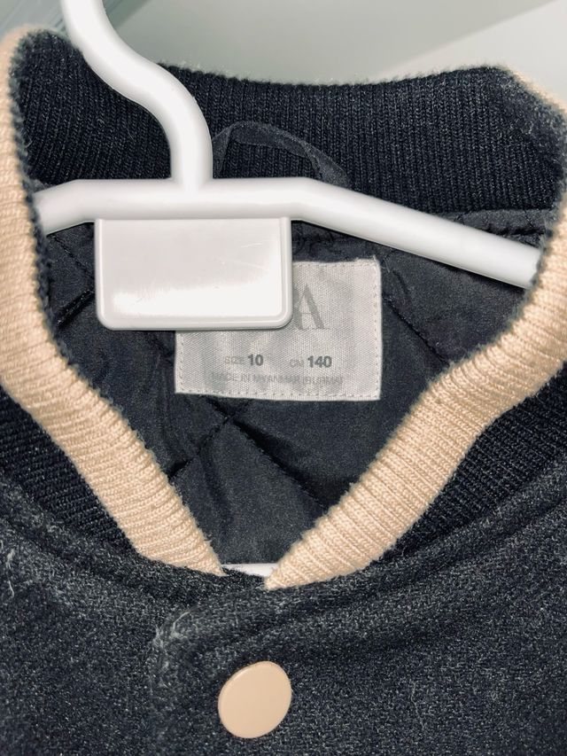 Chaqueta estilo universitario para niño