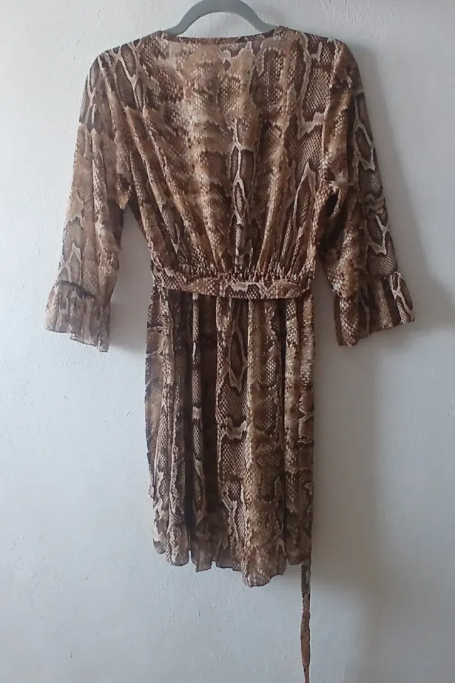 Vestido de verano estampado serpiente