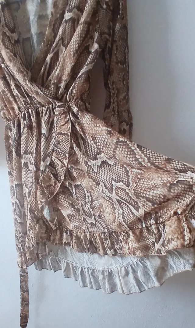 Vestido de verano estampado serpiente