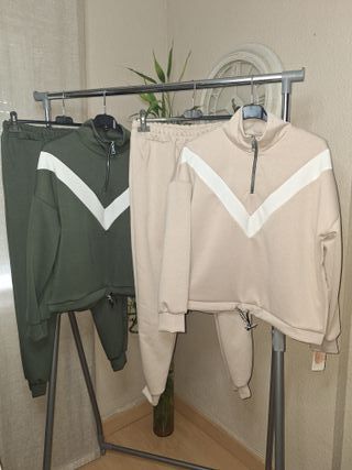 Conjunto deportivo beige