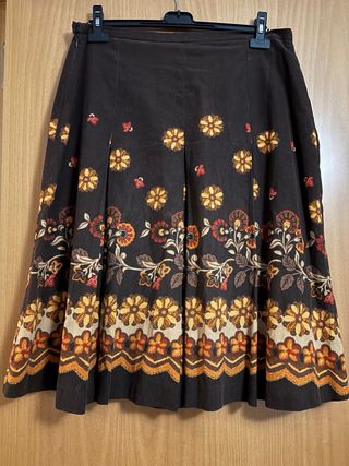 Falda de pana estampada floral marrón