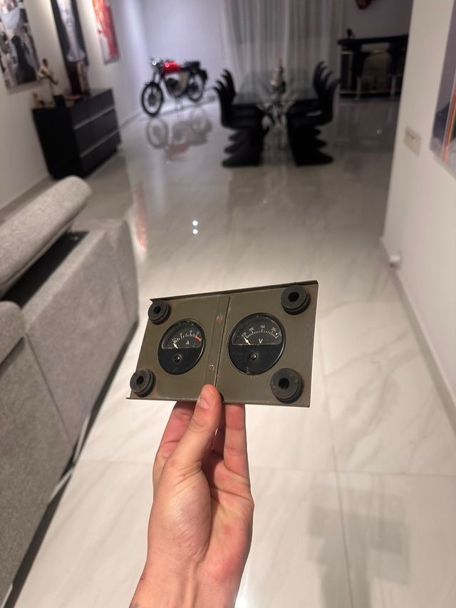 Panel Doble Analógico Voltaje y Amperaje