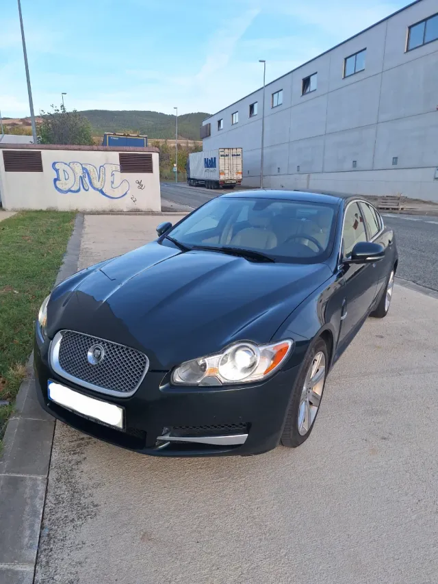Jaguar XF 2011