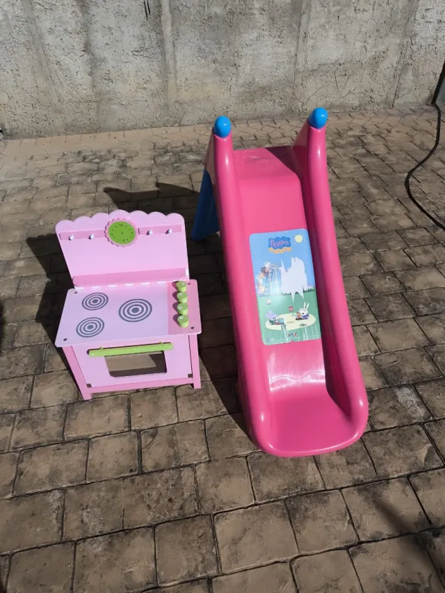 Cocinita y tobogán infantil rosa