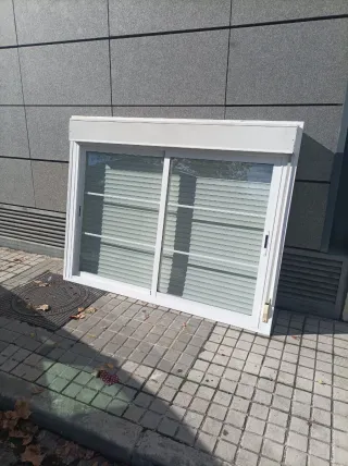 Ventana corredera aluminio con persiana