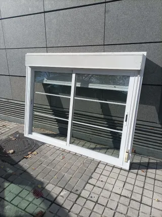 Ventana corredera aluminio con persiana
