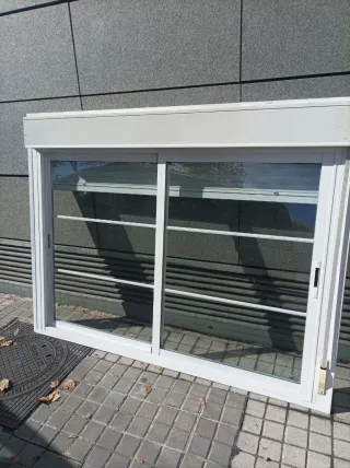 Ventana corredera aluminio con persiana