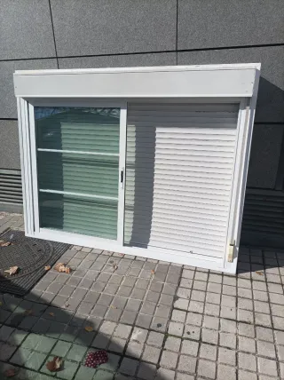 Ventana corredera aluminio con persiana