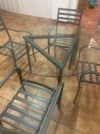Mesa cristal y 8 sillas metal