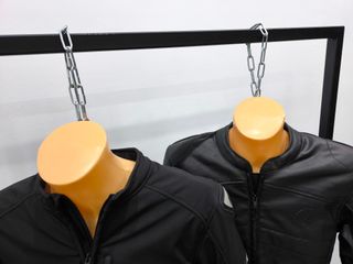 Burro Perchero Robusto con Cadenas + Maniquís.