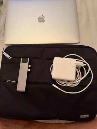 MacBook Pro 13 2017 + Hub + Funda