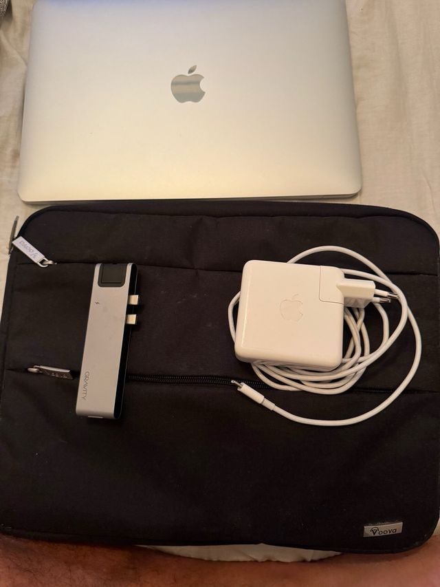 MacBook Pro 13 2017 + Hub + Funda