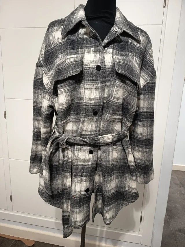 Camisa de cuadros gris y blanco