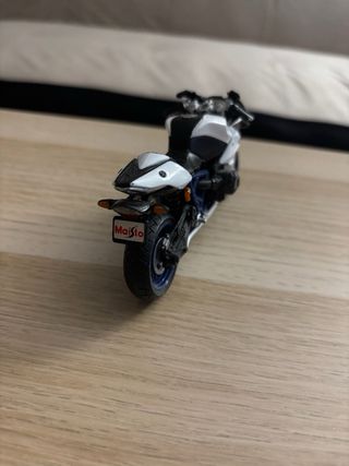 Modellino maisto bmw hp2 sport