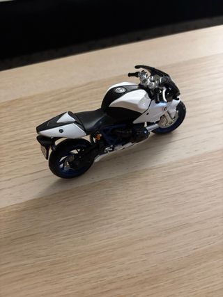 Modellino maisto bmw hp2 sport