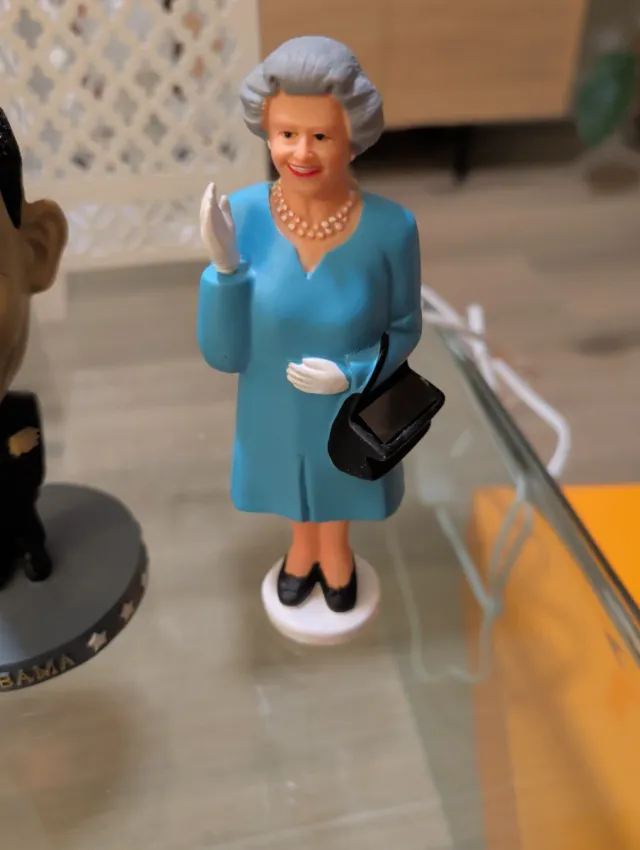 Reina Isabel Solar Solar Powered