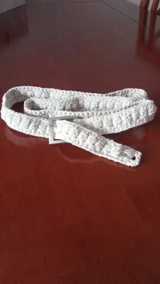 Cinturón crochet plateado y blanco