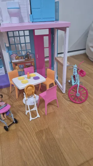 Casa Barbie Malibú, accesorios, coche y autocarava
