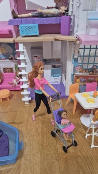 Casa Barbie Malibú, accesorios, coche y autocarava