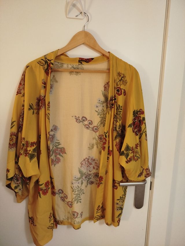 Kimono floral amarillo talla única