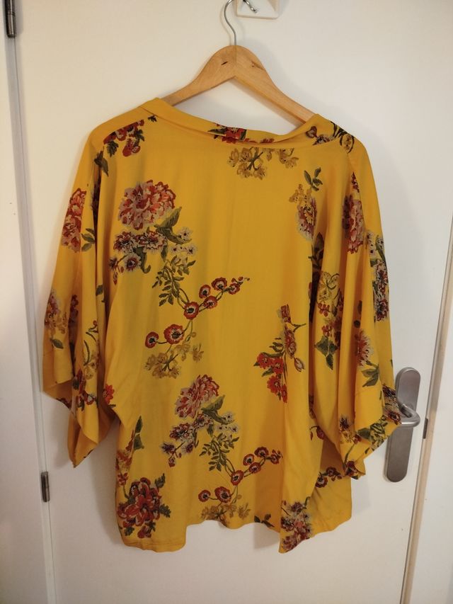 Kimono floral amarillo talla única
