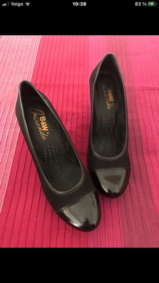 Zapatos de salón B&W negros