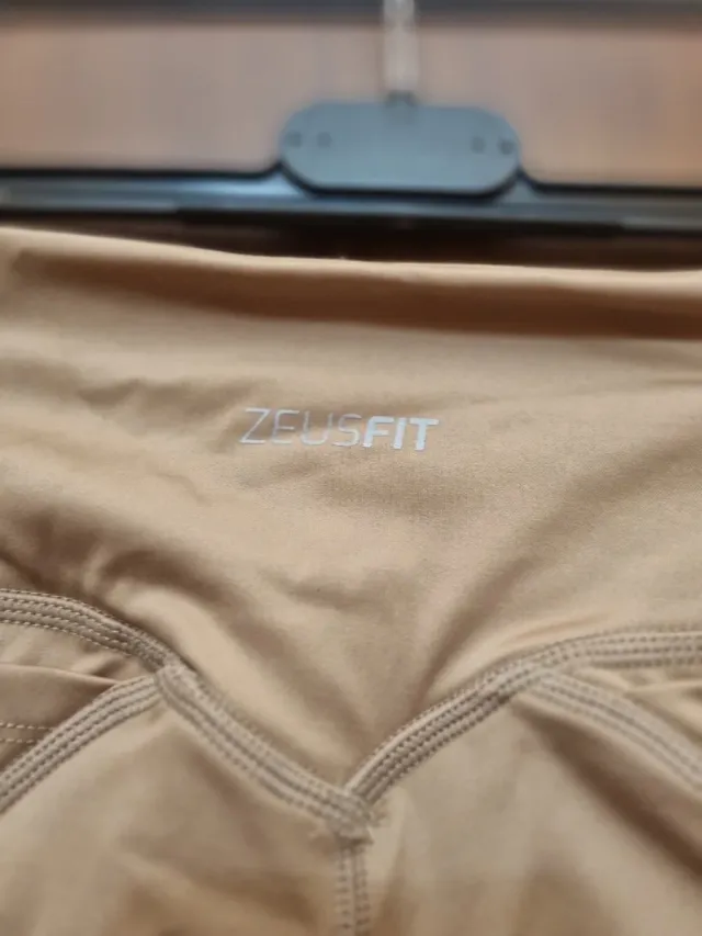 Zeus fit Completo sportivo donna beige