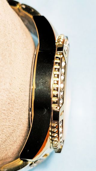 Reloj Guess Frontier nuevo dorado