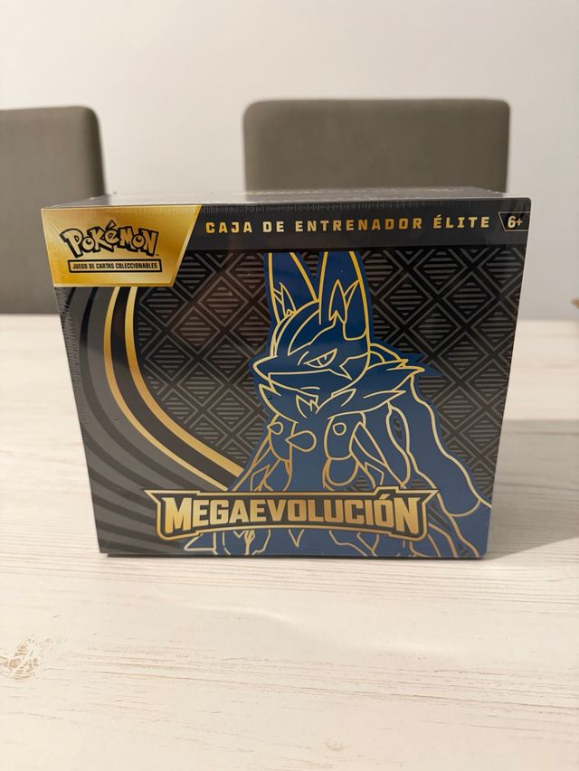 Caja Entrenador Élite Pokémon Megaevolución