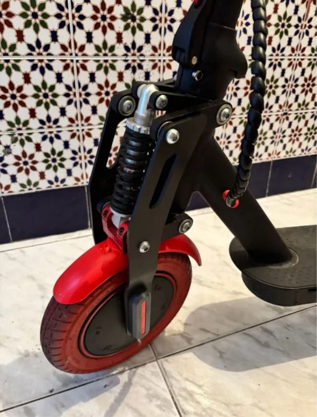 Patinete Eléctrico Negro y Rojo