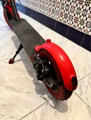 Patinete Eléctrico Negro y Rojo