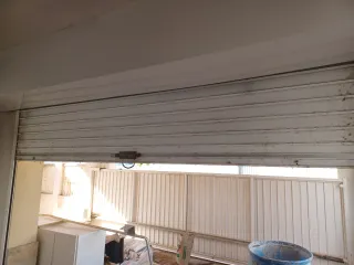 Puerta de garaje aluminio motorizada