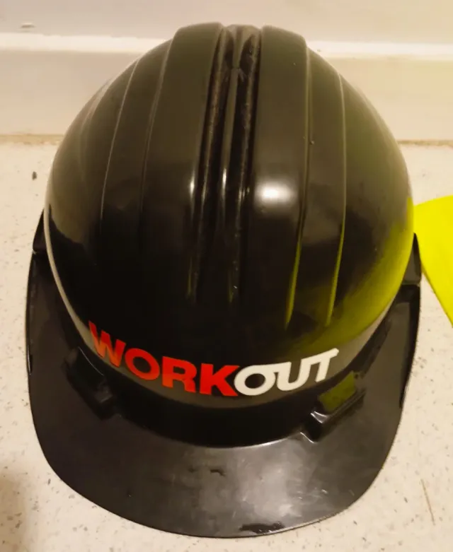 Uniforme de trabajo:Casco, chaleco, guantes,botas