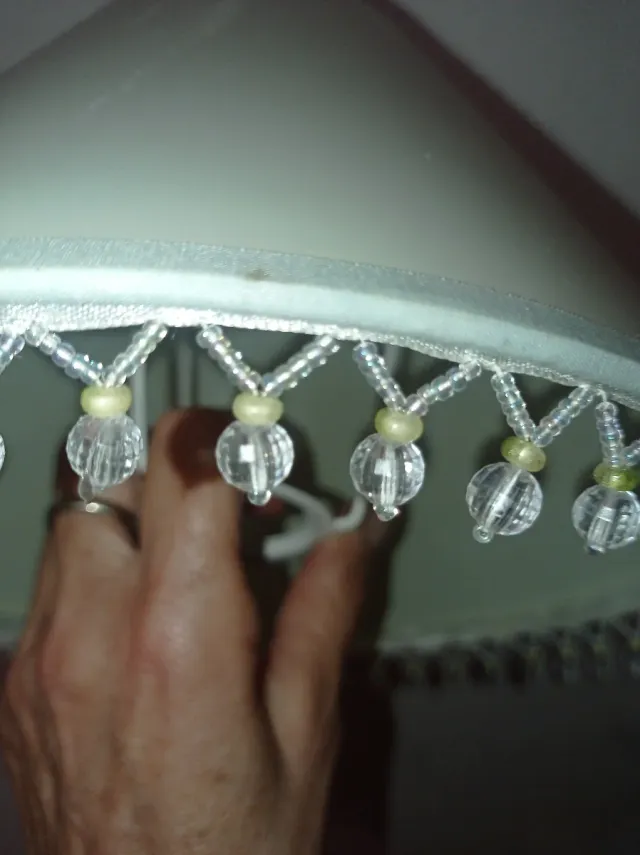 2 Tulipas de lámpara beige con abalorios