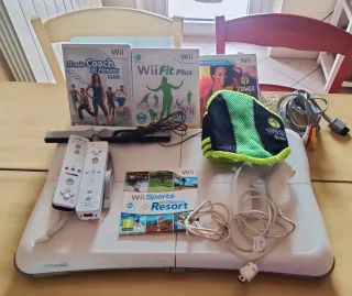 Nintendo Wii con 2 telecomandi e giochi