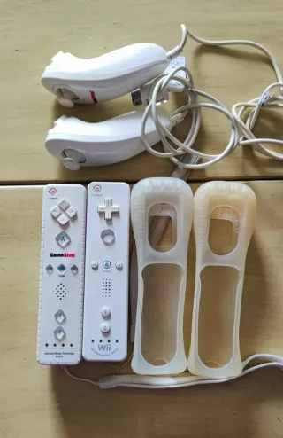Nintendo Wii con 2 telecomandi e giochi