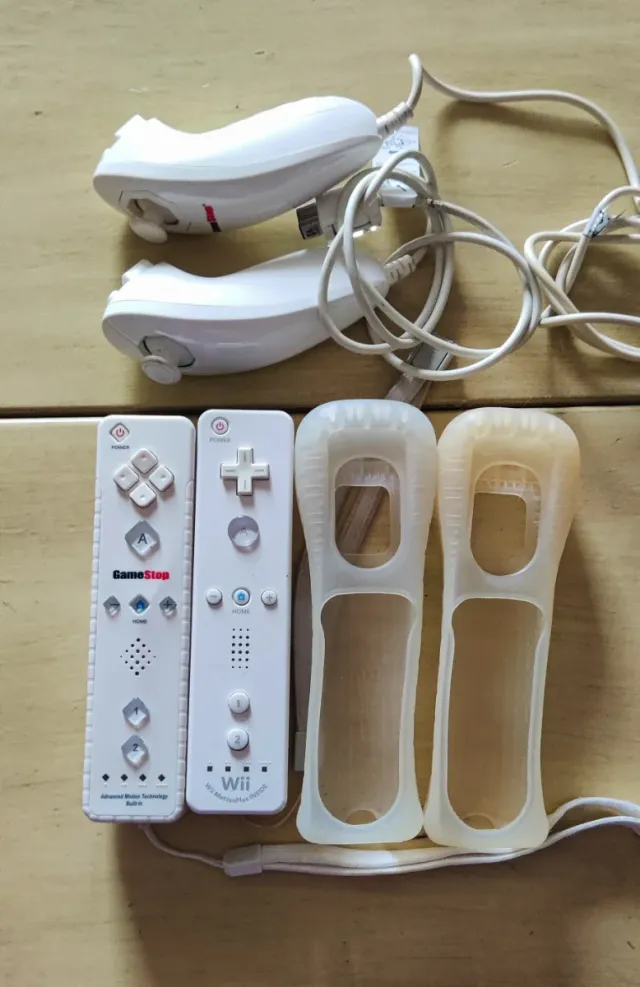 Nintendo Wii con 2 telecomandi e giochi