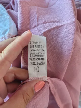 Mono rosa con encaje blanco