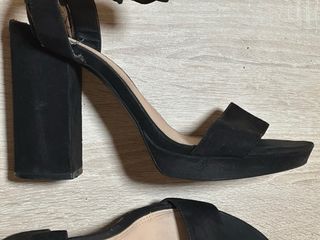 Sandalias Pull&Bear tacón lazo negro T40
