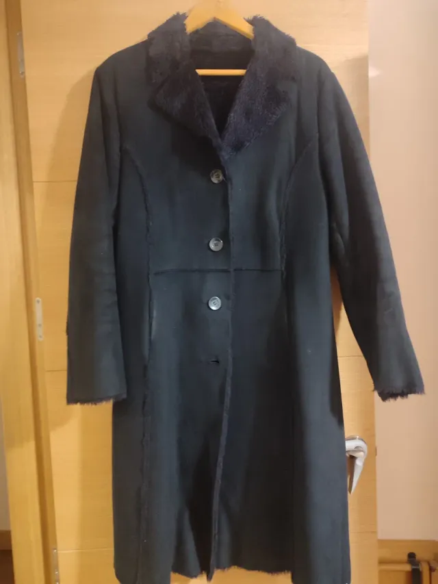 Abrigo largo piel vuelta negro