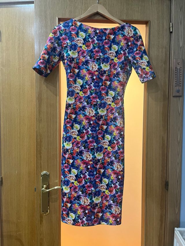 Vestido tubo estampado floral